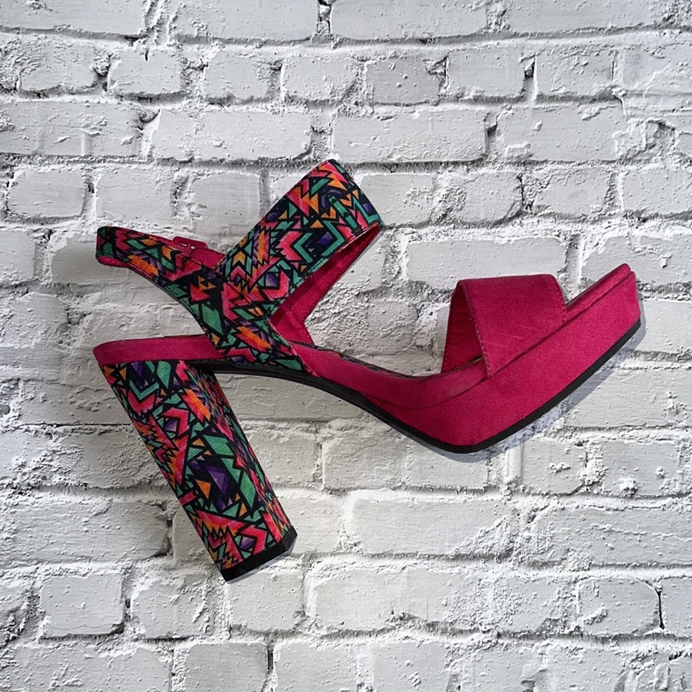 ROCKET DOG | Enhance Your Prance Heels in Bold Southwest - Picture 4 of 14